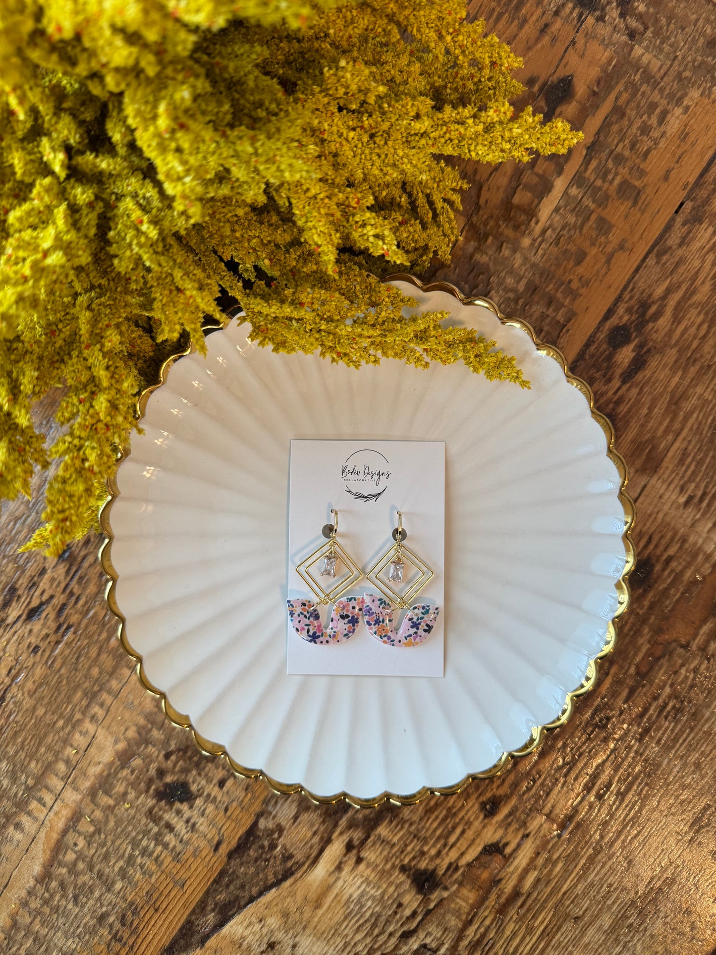 MayBelle Modern Flower